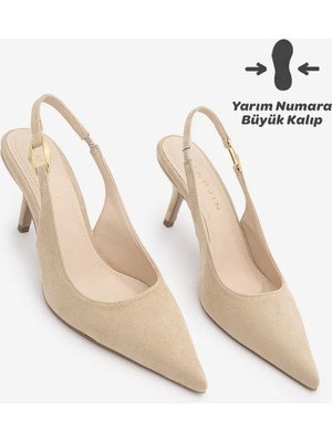 Marjin Kadın Stiletto Sivri Burun Arkası Açık Lastikli Altın Tokalı Kısa Ince Topuklu Ayakkabı Henka Bej Süet