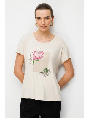 Desen Triko Kadın Önü Pul Payet Gül Desenli Kısa Kol Penye T-Shirt 26827-BEJ