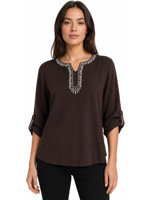 Desen Triko Kadın Açma Yaka Nakış Işlemeli Maroken Kumaş Kısa Kol Bluz 26856-KAHVE