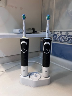 Filamel Oral-B Uyumlu Beyaz Renkli 2'li Elektrikli Diş Fırçası ve Şarj Cihazı Standı - Hijyenik ve Kompakt Banyo Düzenleyici