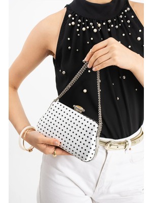 Lebibe Shoes Polkıa Beyaz Saten Kumaş Puantiye Desenli Zincir Askılı Klips Kapamalı Clutch Çanta