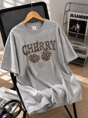 Enb1r Moda Kadın Gri Baskılı Cherry Leopar Desenli Bisiklet Yaka Rahat Kalıp Günlük Premium Basic T-Shirt