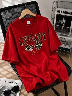 Enb1r Moda Kadın Kırmızı Baskılı Cherry Leopar Desenli Bisiklet Yaka Rahat Kalıp Premium Basic T-Shirt