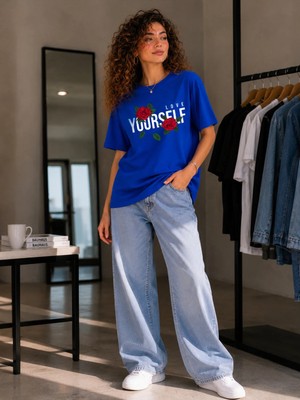 Enb1r Moda Love Yourself Yazılı Kırmızı Gül Detay Baskılı Kadın Saks Mavi Basic T-Shirt