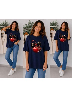 Enb1r Moda Parlak Kiraz Siyah Fiyonk Temalı ve Kalp Kolye Baskılı Kadın Lacivert Premium Basic T-Shirt