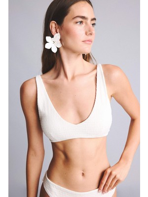 DeFacto Regular Fit Kırışık Dokulu Kumaş Kapalı Beyaz Bikini Üstü G3996AX26SM