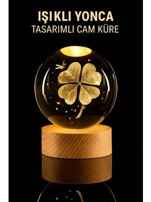 Yenilig Işıklı Yonca Tasarımlı Ahşap Altlıklı USB Cam Küre – Şans ve Dekoratif Gece Lambası Çok Renkli