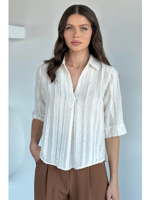 Gülseli Kadın Polo Yaka Kabartma Desenli Bluz P-00022021
