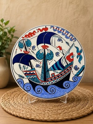 Anka Select El Yapımı Iznik Çini Yelkenli Gemi Desenli Dekoratif Seramik Duvar Tabağı – Deniz Temalı Sanat Eseri