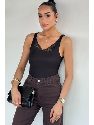 Gülseli Kadın Kalın Askılı Dantel Detaylı Likralı Bluz P-00021900