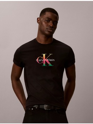 Calvin Klein Erkek Slim Fit Bisiklet Yaka Pamuklu Kısa Kollu Siyah T-Shirt LV04RG835G-UB1