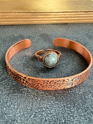 Aida Jewelss El Işi Bakır Bileklik ve Doğal Taşlı Yüzük Kombini, Ayarlanabilir Ölçü