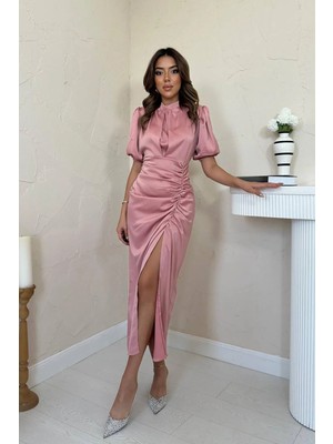 Caddebostan Moda Dik Yaka Büzgülü Saten Elbise, Yırtmaç Detaylı Midi Abiye