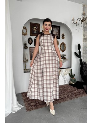 Caddebostan Moda Kareli Desenli Fiyonk Detaylı Askılı Midi Elbise