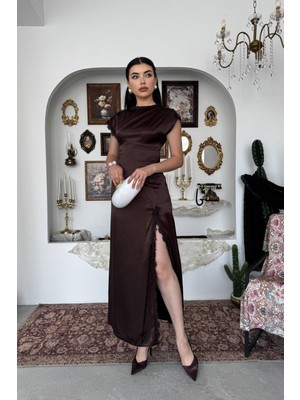 Caddebostan Moda Dantel Detaylı Saten Uzun Abiye Elbise, Yırtmaçlı Şık Mezuniyet ve Davet Elbisesi