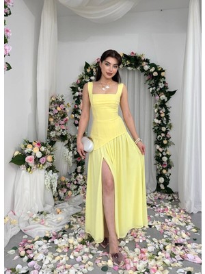 Caddebostan Moda Kare Yaka Yırtmaç Detaylı Askılı Şık Midi Elbise