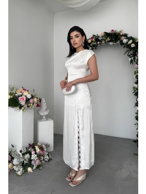 Caddebostan Moda Dantel Detaylı Saten Uzun Abiye Elbise, Yırtmaçlı Şık Mezuniyet ve Davet Elbisesi