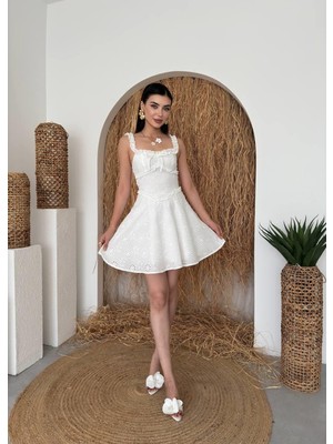 Caddebostan Moda Fırfır Detaylı Işlemeli Askılı Mini Elbise