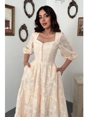 Caddebostan Moda Kare Yaka Düğmeli Brode Işlemeli Midi Boy Katlı Elbise