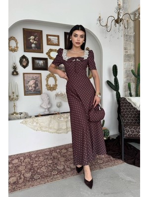 Caddebostan Moda Puantiye Desenli, Dantel Yaka ve Fiyonk Detaylı Midi Elbise