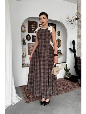 Caddebostan Moda Kareli Desenli Fiyonk Detaylı Askılı Midi Elbise