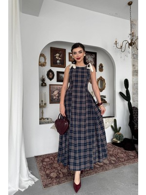 Caddebostan Moda Kareli Desenli Fiyonk Detaylı Askılı Midi Elbise