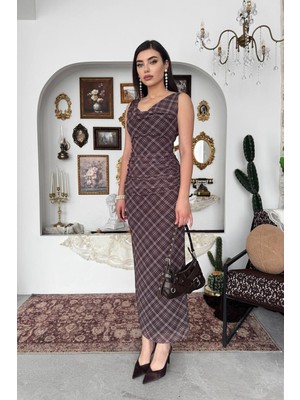 Caddebostan Moda Degaje Yaka Ekose Desenli Büzgü Detaylı Midi Boy Elbise
