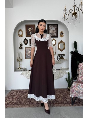 Caddebostan Moda Dantel Detaylı Broşlu ve Fırfırlı Midi Elbise