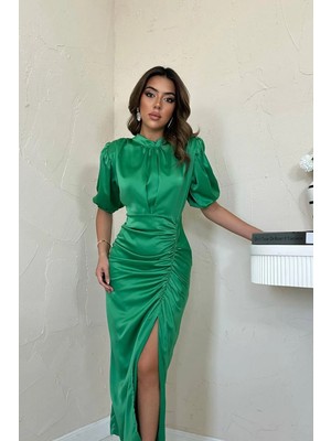 Caddebostan Moda Dik Yaka Büzgülü Saten Elbise, Yırtmaç Detaylı Midi Abiye