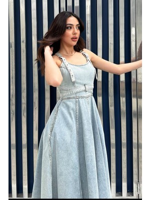 Caddebostan Moda Askı Detaylı Kruvaze Bantlı Midi Kot Elbise