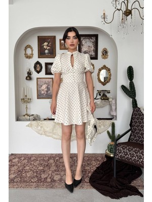 Caddebostan Moda Puantiyeli Dekolte Detaylı Balon Kol Mini Elbise