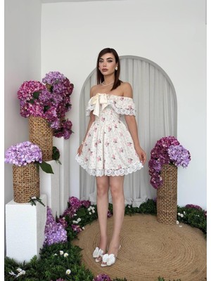 Caddebostan Moda Çiçekli Dantel Detaylı Fiyonklu Mini Elbise Straplez Yaka Yazlık Elbise