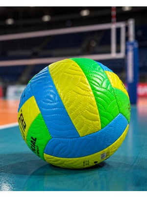 Dayanıklı Voleybol Topu Yumuşak Dokulu Dengeli Sekme Yapısı