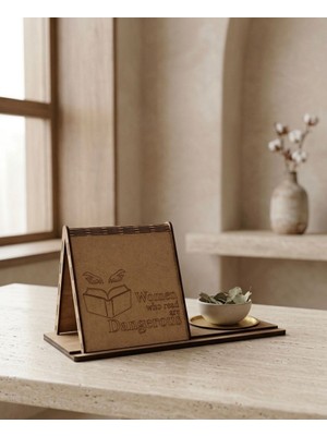 Linea Craft Kupa Tutuculu Üçgen Kitap Standı-Women Who Read Are Dangerous