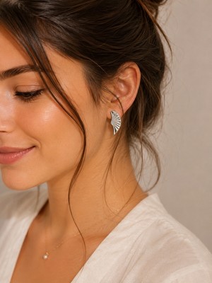 Belasso Çelik Gümüş Renk Zirkon Taşlı Yelpaze Model Kadın Küpe