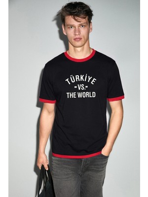 Grimelange Empa Erkek %100 Organik Pamuklu Kontrast Yakalı Dünya Kupasına Özel Baskılı Siyah T-Shirt