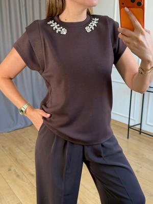Size Özgü Kahve Yaka Taşlı Vatkalı Tshirt