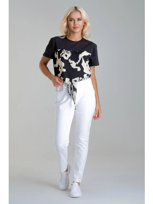 Bold & Young Kadın Bağlamalı Baskılı Viskon Kombinli Likralı Örme Kumaş Sıfır Yaka Tshirt Siyah-Siyah Ekru Baskı