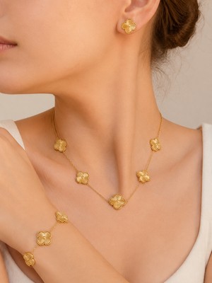 Atalya Accessory Gold Renk Yonca Model Kadın Çelik Kolye Küpe Bileklik Seti - 3'lü Set Kararmaz