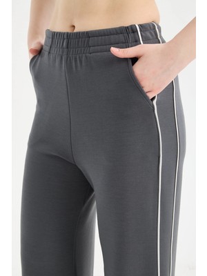 Gugus Kadın Trend Bol Paça Modal Kumaş Eşofman Altı Çift Cepli Wide Leg Yanları Beyaz Şeritli