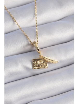 Mey Ithalat® 316L Çelik Gold Renk Kalp Detay Mektup Figür Charm Model Kadın Kolye