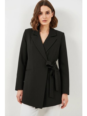Kadın Blazer Yaka Kuşaklı Yandan Bağlamalı Siyah Ceket