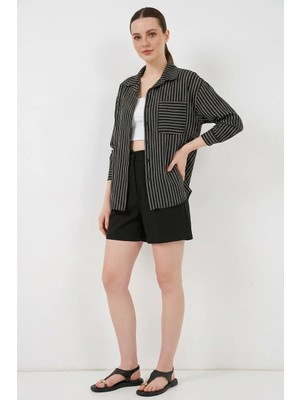 Kadın Oversize Tek Cepli Çizgili Viskon Siyah Gömlek