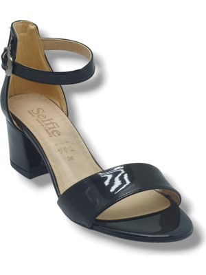 Selfie 4601-26 Rugan Tek Bant Orta Topuk Fashion Kadın Sandalet(5,5cm)