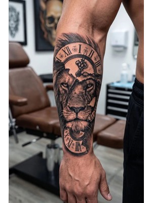Mekanik Saat ve Aslan Dövmesi Tattoo