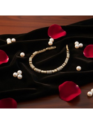 Lujeria Vintage Ruby Chain