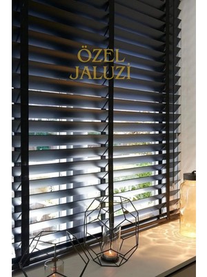 Özel Jaluzi Siyah 50 mm Ahşap Görünümlü Jaluzi