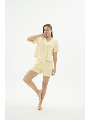 Sevim Kadın Kısa Kollu Önden Düğmeli Şortlu Sarı Pijama Takımı Rahat Kesim C6T6N471
