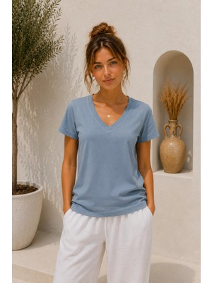 Rich Kadın Açık Mavi Yumuşak Dokulu Interlock V Yaka Basic T-Shirt