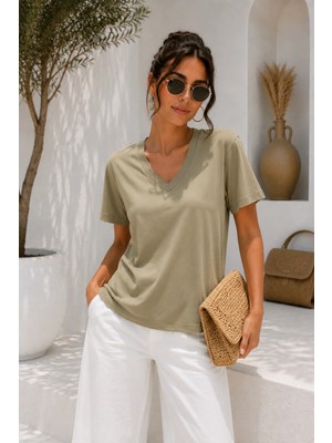 Rich Kadın Açık Haki Yumuşak Dokulu Interlock V Yaka Basic T-Shirt
